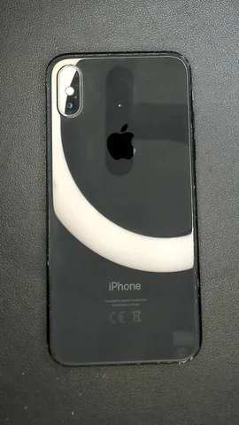 Foto tomada del Apple iPhone XS de J**é posterior a la reparación de tapa trasera el 24 de Diciembre de 2024