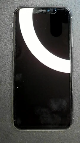 Apple iPhone X de M****s antes de la reparación de pantalla