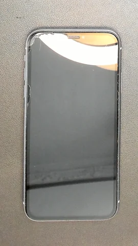 Apple iPhone 11 de M****l antes de la reparación de auricular