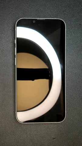 Foto tomada del Apple iPhone 14 de P*****s posterior a la reparación de pantalla el 7 de Abril de 2025