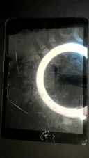 Apple iPad 9 10.2 (2021) de A****s antes de la reparación de cristal digitalizador