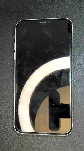 Apple iPhone XR de E*y antes de la reparación de pantalla