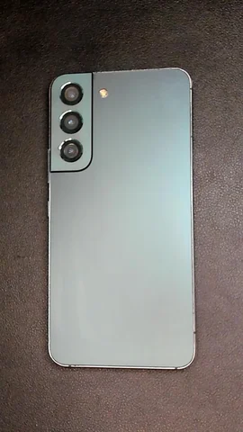 Foto tomada del Samsung Galaxy S22 5G de J***s posterior a la reparación de tapa trasera el 23 de Abril de 2025