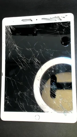 Apple iPad 7 10.2 (2019) de C****n antes de la reparación de cristal digitalizador