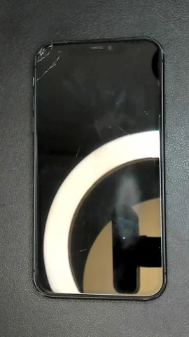 Apple iPhone 11 de G*******e antes de la reparación de pantalla