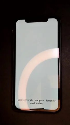 Foto tomada del Apple iPhone 11 de G*******e posterior a la reparación de pantalla el 24 de Abril de 2025
