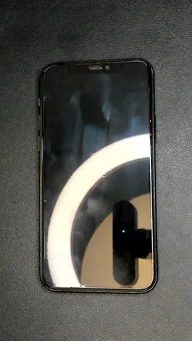 Apple iPhone 11 Pro de M****l antes de la reparación de electrónica de botón de encendido y batería