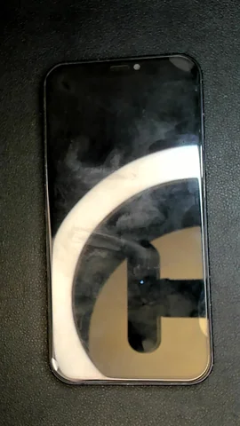 Apple iPhone 13 de S***h antes de la reparación de pantalla