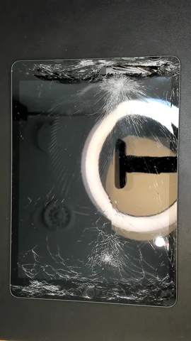 Apple iPad 7 10.2 (2019) de A****o antes de la reparación de cristal digitalizador
