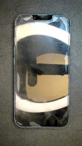 Apple iPhone 13 de A****o antes de la reparación de batería