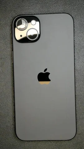 Apple iPhone 15 Plus de L***a antes de la reparación de lente de cámara trasera