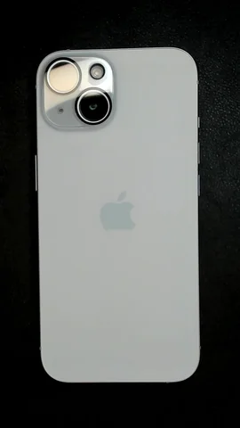 Foto tomada del Apple iPhone 15 de I***i posterior a la reparación de lente de cámara trasera el 6 de Mayo de 2025