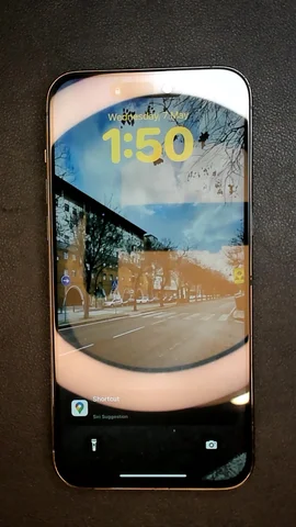 Foto tomada del Apple iPhone 14 Pro Max de M*****d posterior a la reparación de pantalla el 7 de Mayo de 2025