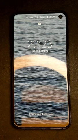 Foto tomada del Samsung Galaxy S10e de G*****l posterior a la reparación de puerto de carga el 12 de Mayo de 2025