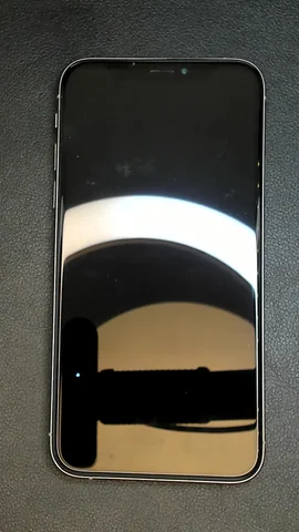 Apple iPhone XS de C****s antes de la reparación de pantalla