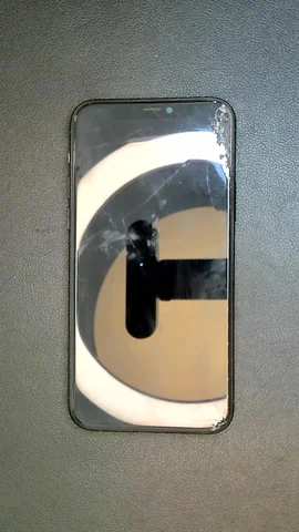 Apple iPhone 11 Pro de L**s antes de la reparación de pantalla