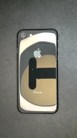 Foto tomada del Apple iPhone 8 de S****k posterior a la reparación de cámara trasera el 14 de Mayo de 2025
