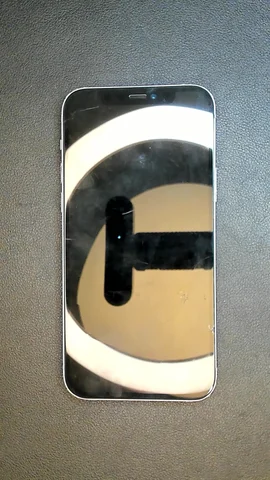 Apple iPhone 12 de C****n antes de la reparación de pantalla