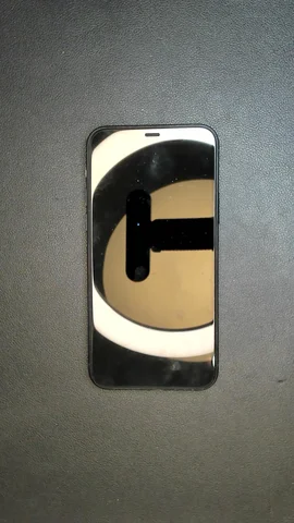 Apple iPhone 11 Pro de L**s antes de la reparación de pantalla