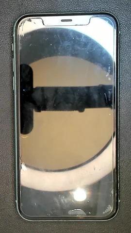 Apple iPhone 11 de J**n antes de la reparación de puerto de carga