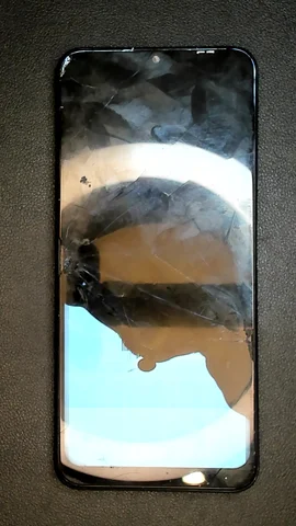 Samsung Galaxy A22 5G de J**é antes de la reparación de pantalla