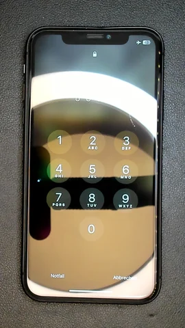 Foto tomada del Apple iPhone 11 de A**a posterior a la reparación de pantalla el 22 de Mayo de 2025