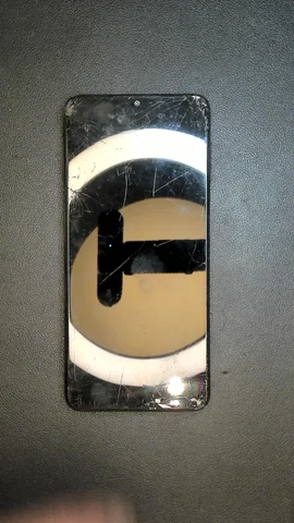 Samsung Galaxy A32 5G de M****l antes de la reparación de pantalla