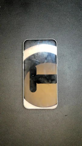 Apple iPhone 12 mini de J**e antes de la reparación de batería