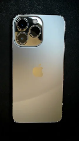 Foto tomada del Apple iPhone 13 Pro de J****r posterior a la reparación de tapa trasera el 27 de Mayo de 2025