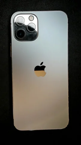 Apple iPhone 12 Pro de J**n antes de la reparación de cámara trasera