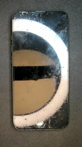 Apple iPhone 13 de E***r antes de la reparación de puerto de carga