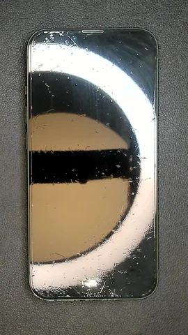 Foto tomada del Apple iPhone 13 de E***r posterior a la reparación de puerto de carga el 29 de Mayo de 2025