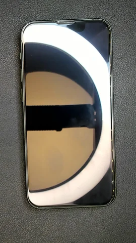 Apple iPhone 13 mini de P***o antes de la reparación de pantalla