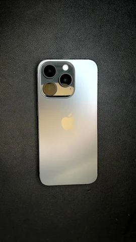 Foto tomada del Apple iPhone 15 Pro de R***o posterior a la reparación de tapa trasera y pantalla el 2 de Junio de 2025
