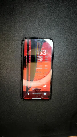 Apple iPhone 11 de N*****s antes de la reparación de pantalla
