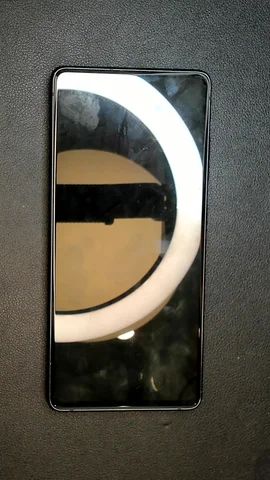 Samsung Galaxy S20 FE de M****a antes de la reparación de pantalla
