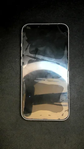 Apple iPhone 13 de I***e antes de la reparación de batería