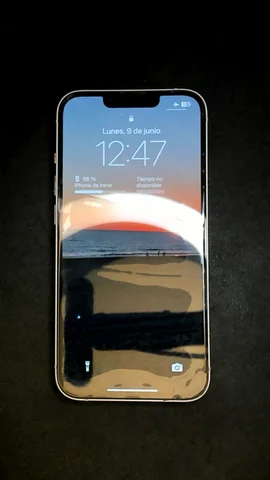 Foto tomada del Apple iPhone 13 de I***e posterior a la reparación de batería el 8 de Junio de 2025