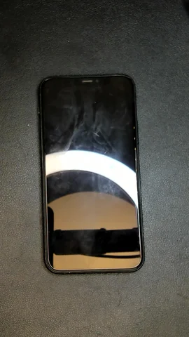 Apple iPhone 11 Pro de J****r antes de la reparación de auricular