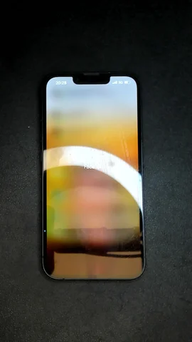 Foto tomada del Apple iPhone 13 de N****s posterior a la reparación de batería el 10 de Junio de 2025