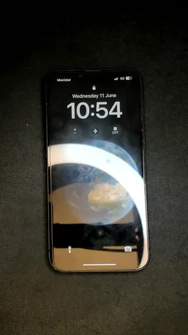 Apple iPhone 13 de G**i antes de la reparación de puerto de carga