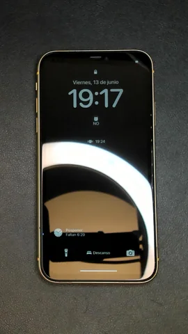 Foto tomada del Apple iPhone 11 de A**l posterior a la reparación de pantalla el 12 de Junio de 2025