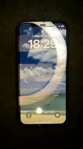 Foto tomada del Apple iPhone 12 de C****s posterior a la reparación de batería el 16 de Junio de 2025