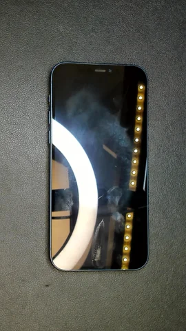 Apple iPhone 13 de S**a antes de la reparación de puerto de carga