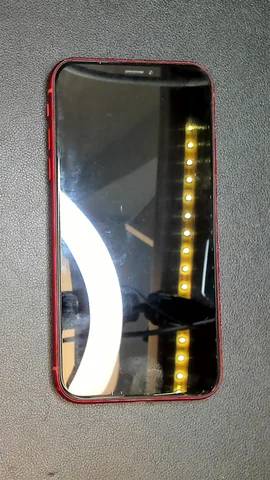 Apple iPhone XR de J****r antes de la reparación de auricular