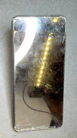 Xiaomi Poco X3 de E**l antes de la reparación de pantalla