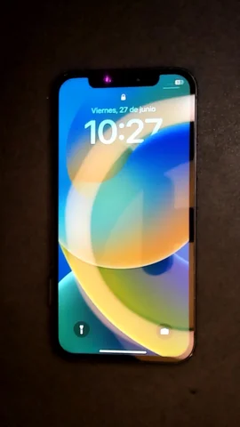 Foto tomada del Apple iPhone 12 de M****l posterior a la reparación de pantalla y batería el 24 de Junio de 2025