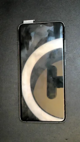 Samsung Galaxy S20 de M****m antes de la reparación de pantalla