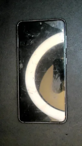 Samsung Galaxy S21 5G de A***l antes de la reparación de puerto de carga