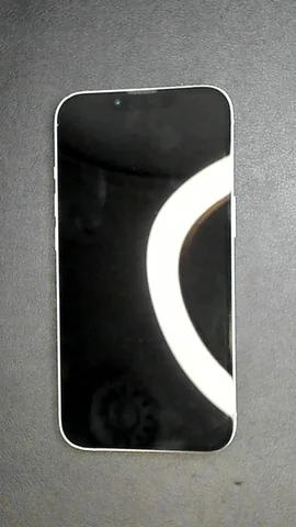 Apple iPhone 13 de A****a antes de la reparación de batería